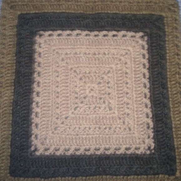 HAND CROCHET BABY BLANKET - Picture 3 of 7